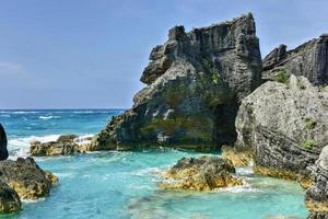 kristal Doorzichtig wateren van hoefijzer baai inham in bermuda. foto