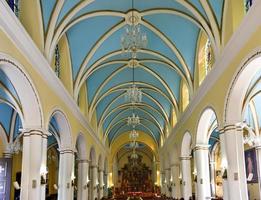 poen, puerto rico - december 27, 2015 - interieur van onze dame van guadalupe kathedraal in poen, puerto rico. foto