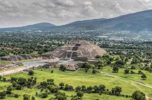 piramide van de maan, teotihucan foto