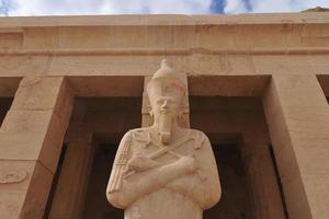 mortuarium tempel van koningin hatshepsut foto