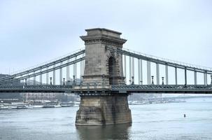 szechenyi keten brug - Boedapest, Hongarije foto