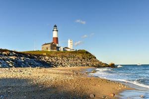 de Montauk punt vuurtoren gelegen aangrenzend naar Montauk punt staat park, Bij de meest oostelijke punt van lang eiland, in de gehucht van Montauk in de stad- van oosten- Hampton in suffolk district, nieuw york. foto