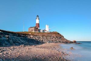 de Montauk punt vuurtoren gelegen aangrenzend naar Montauk punt staat park, Bij de meest oostelijke punt van lang eiland, in de gehucht van Montauk in de stad- van oosten- Hampton in suffolk district, nieuw york. foto