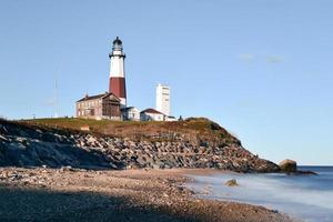 de Montauk punt vuurtoren gelegen aangrenzend naar Montauk punt staat park, Bij de meest oostelijke punt van lang eiland, in de gehucht van Montauk in de stad- van oosten- Hampton in suffolk district, nieuw york. foto