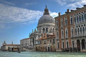 groots kanaal en basiliek de kerstman Maria della groet in Venetië, Italië foto