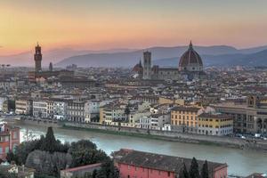 visie van Florence Bij zonsondergang van plein michelangelo in Italië. foto