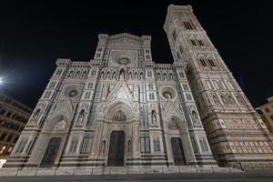 duomo de kerstman Maria del fiore en bargello Bij nacht in Florence, Toscane, Italië foto