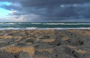 Hollywood strand Florida in de avond net zo de zon is instelling. foto