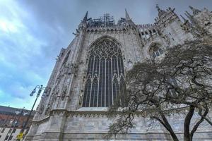 Milaan kathedraal, duomo di Milaan, een van de grootste kerken in de wereld, Aan piazza duomo plein in de Milaan stad centrum in Italië. foto