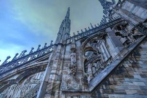 Milaan kathedraal, duomo di Milaan, een van de grootste kerken in de wereld, Aan piazza duomo plein in de Milaan stad centrum in Italië. foto