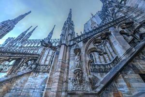 Milaan kathedraal, duomo di Milaan, een van de grootste kerken in de wereld, Aan piazza duomo plein in de Milaan stad centrum in Italië. foto