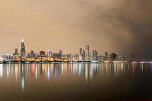 skyline van chicago's nachts foto