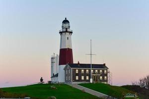 de Montauk punt vuurtoren gelegen aangrenzend naar Montauk punt staat park, Bij de meest oostelijke punt van lang eiland, in de gehucht van Montauk in de stad- van oosten- Hampton in suffolk district, nieuw york. foto