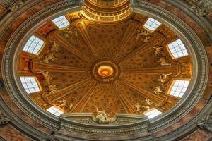 Rome, Italië - maart 24, 2018 - mooi interieur van de kerk van heilige andrew's Bij de origineel in Rome, Italië. foto