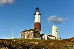 de Montauk punt vuurtoren gelegen aangrenzend naar Montauk punt staat park, Bij de meest oostelijke punt van lang eiland, in de gehucht van Montauk in de stad- van oosten- Hampton in suffolk district, nieuw york. foto