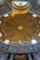 Rome, Italië - maart 24, 2018 - mooi interieur van de kerk van heilige andrew's Bij de origineel in Rome, Italië. foto