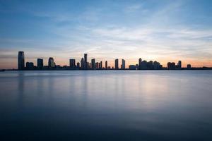 nieuw Jersey horizon Bij zonsondergang van Manhattan, nieuw york stad over- de Hudson rivier. foto