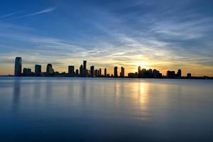 nieuw Jersey horizon Bij zonsondergang van Manhattan, nieuw york stad over- de Hudson rivier. foto