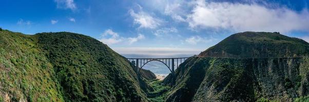 bixby brug Aan de grote Oceaan kust snelweg in de buurt groot over, Californië, Verenigde Staten van Amerika. foto