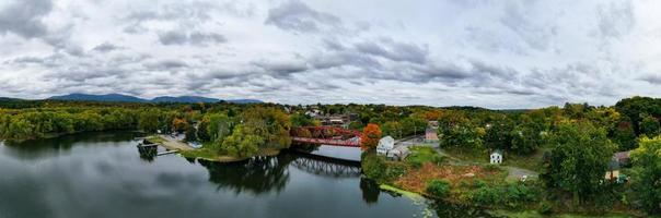 antenne visie van de esopus kreek brug in saugerties, nieuw york. foto