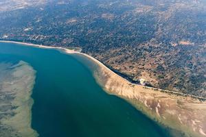 antenne visie van de kust van inhambane provincie in mozambique. foto