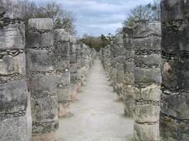 oude mayan ruïnes van chichen itza in de yucatan van Mexico. foto