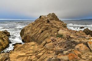 landschap van Spaans baai langs 17 mijl rit in de kust van kiezelsteen strand, Californië foto