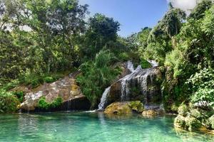 el nicho watervallen in Cuba. el nicho is gelegen binnen de oma parque natuurlijk toppen de collantes, een bebost park dat strekt zich uit aan de overkant de Sierra escambray berg reeks in centraal Cuba. foto