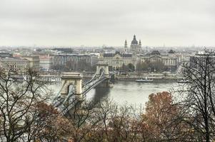 szechenyi keten brug - Boedapest, Hongarije foto