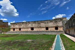 vierhoek van de nonnen in de yucatan in uxmal, Mexico. foto