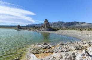 tufsteen vorming in mono meer, Californië foto