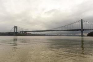 George Washington brug kruispunt de Hudson rivier- Aan een bewolkt bewolkt dag van fort lee, nieuw Jersey. foto