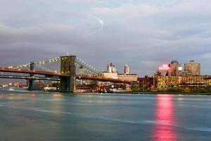 Brooklyn brug en oosten- rivier- foto