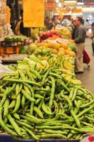 vers groenten voor uitverkoop Bij de ben yehuda markt in Jeruzalem, Israël foto