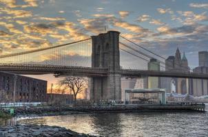 nieuw york stad horizon en Brooklyn brug foto