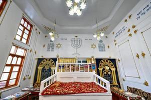 bukhara, Oezbekistan - juli 12, 2019 - interieur van de bukhara synagoge, in bukhara, Oezbekistan. foto