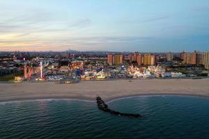 antenne visie langs coney eiland en de strand in brooklyn, nieuw york. foto