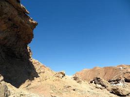 bergen manier in sinai tegen Doorzichtig lucht foto