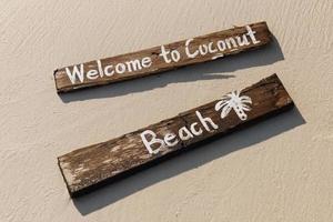 houten teken met belettering Aan de strand foto