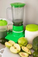 blender en ingrediënten voor gezond smoothie foto