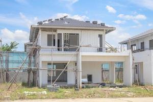 bouw woon- nieuw huis met prefabricage systeem in vooruitgang Bij gebouw plaats foto