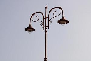 een lamp post Aan de langs de weg, badami. foto