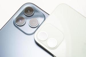 drie lenzen telefoon camera. camera's Aan smartphone. foto