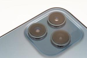 drie lenzen telefoon camera. camera's Aan smartphone. foto