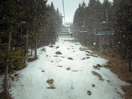 lucht optillen Aan besneeuwd berg landschap foto