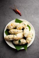 kozhukatta pidi is een gestoomd tussendoortje voedsel van kerala rijst- meel met vinger impressies foto