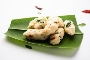 kozhukatta pidi is een gestoomd tussendoortje voedsel van kerala rijst- meel met vinger impressies foto