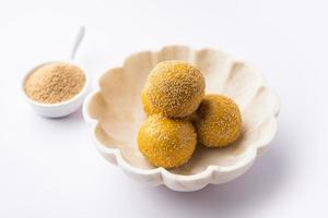 khas khas Besan laddu of laddoo foto