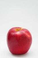 rode appel fruit op witte achtergrond foto