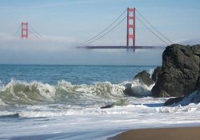 de gouden poort brug in de ochtend- mist, san francisco foto